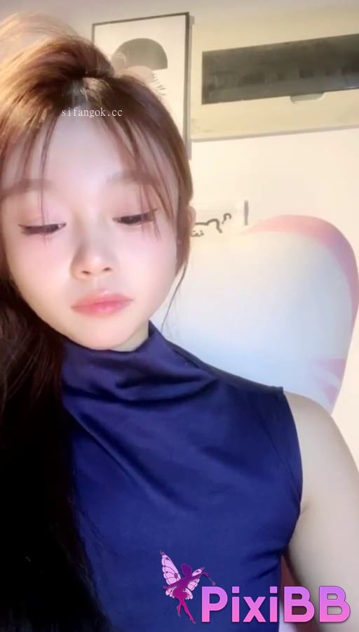 Baby Girl with pert butt dances and seduces her hips PixiBB.COM 007