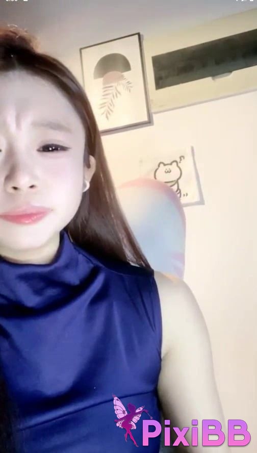 Baby Girl with pert butt dances and seduces her hips PixiBB.COM 010