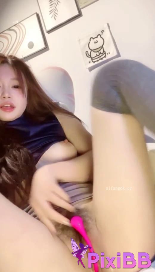 Baby Girl with pert butt dances and seduces her hips PixiBB.COM 013