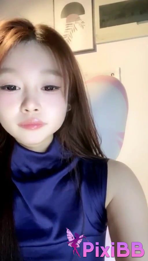 Baby Girl with pert butt dances and seduces her hips PixiBB.COM 016