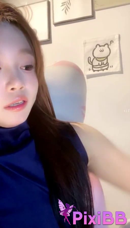 Baby Girl with pert butt dances and seduces her hips PixiBB.COM 017