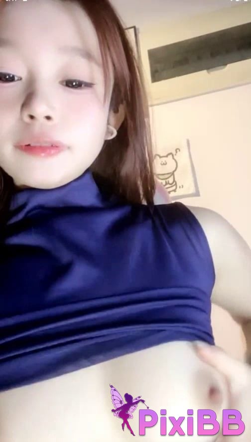 Baby Girl with pert butt dances and seduces her hips PixiBB.COM 018