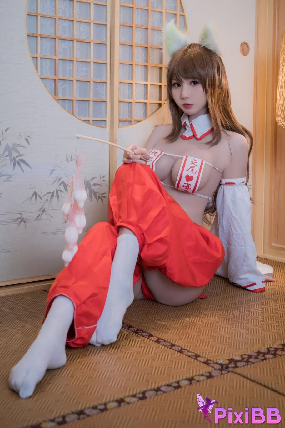 Cosplayer Saionji Nange Water dragon worships the shrine maiden PixiBB.COM 018