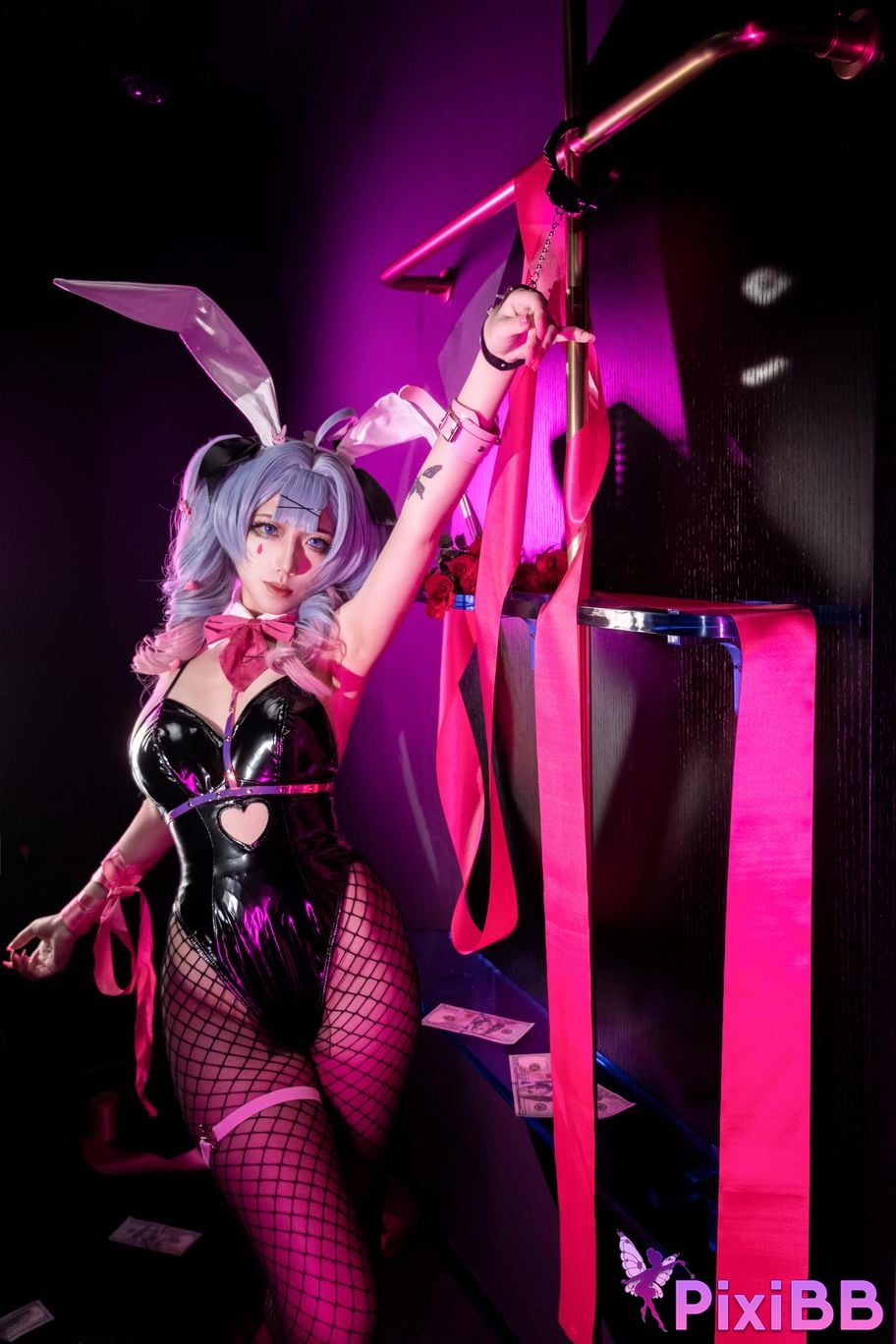 Cosplayer Jiao Rou Ji Walk u re Hatsune Miku rabbit hole PixiBB.COM 003