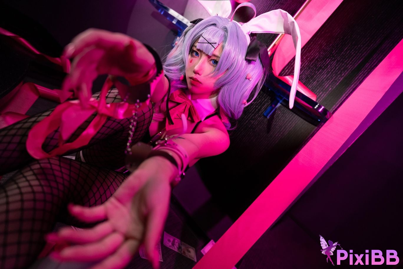 Cosplayer Jiao Rou Ji Walk u re Hatsune Miku rabbit hole PixiBB.COM 007