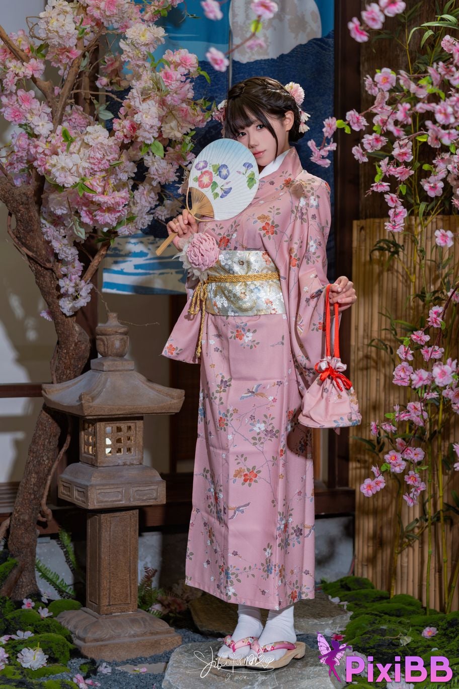 Coser nian nian tuan zi tu Yiko PixiBB.COM 001