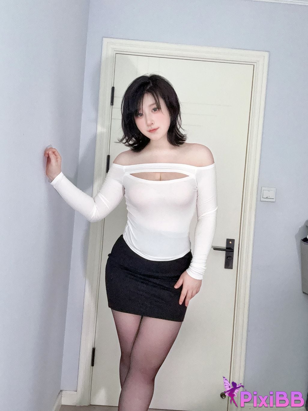 Cosplayer Zyra autumn moms skirt PixiBB.COM 001