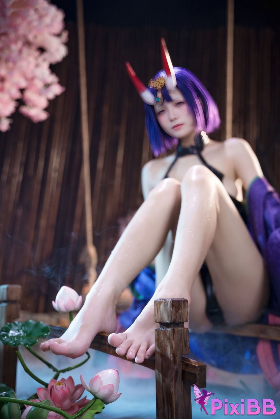 Cosplayer Jiuqi Meow FGO Drinking too much PixiBB.COM 010