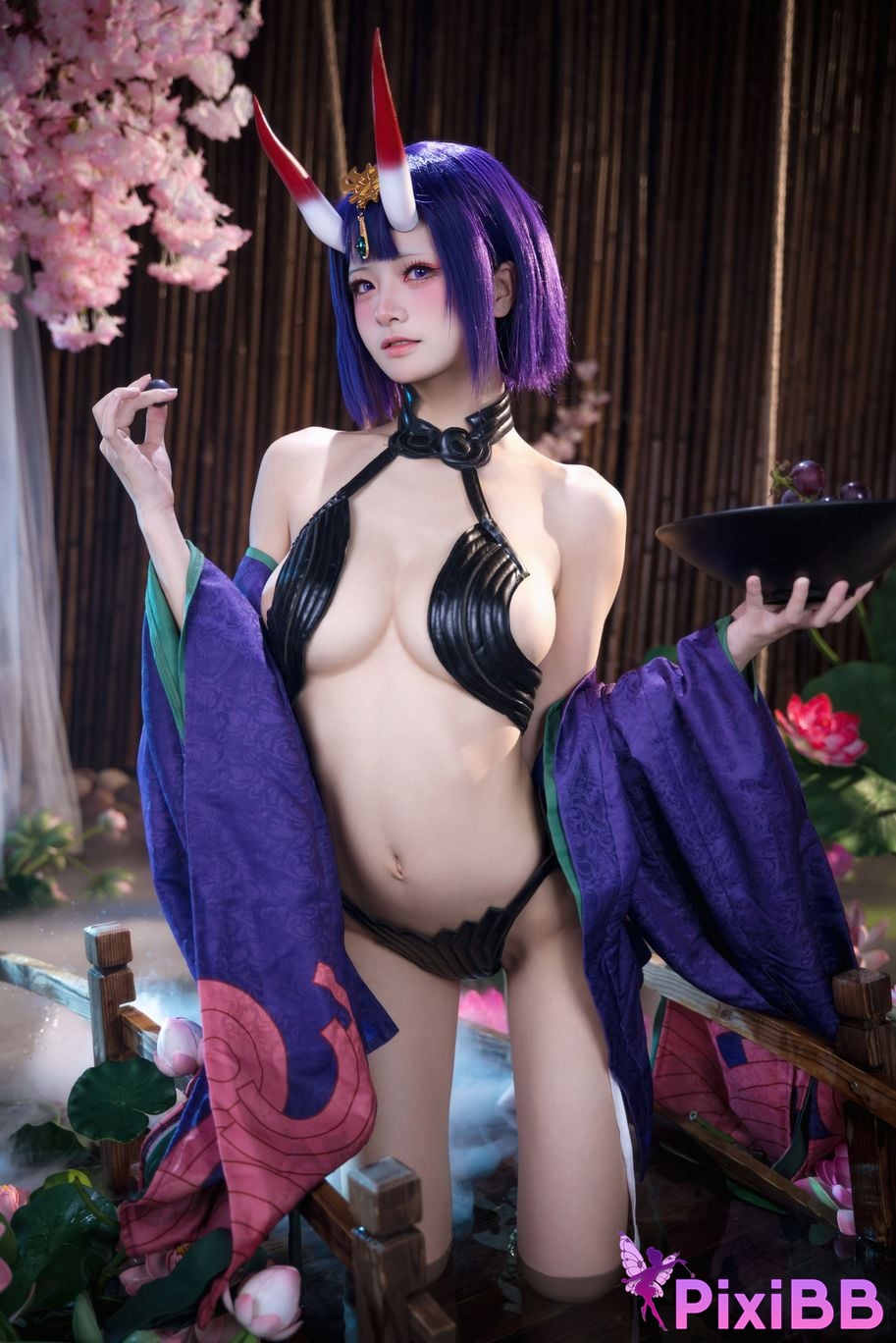 Cosplayer Jiuqi Meow FGO Drinking too much PixiBB.COM 014