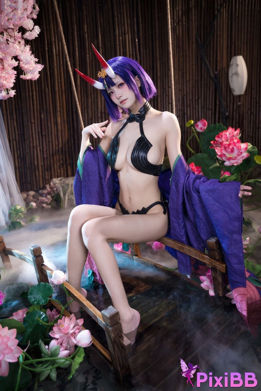 Cosplayer Jiuqi Meow FGO Drinking too much PixiBB.COM 017