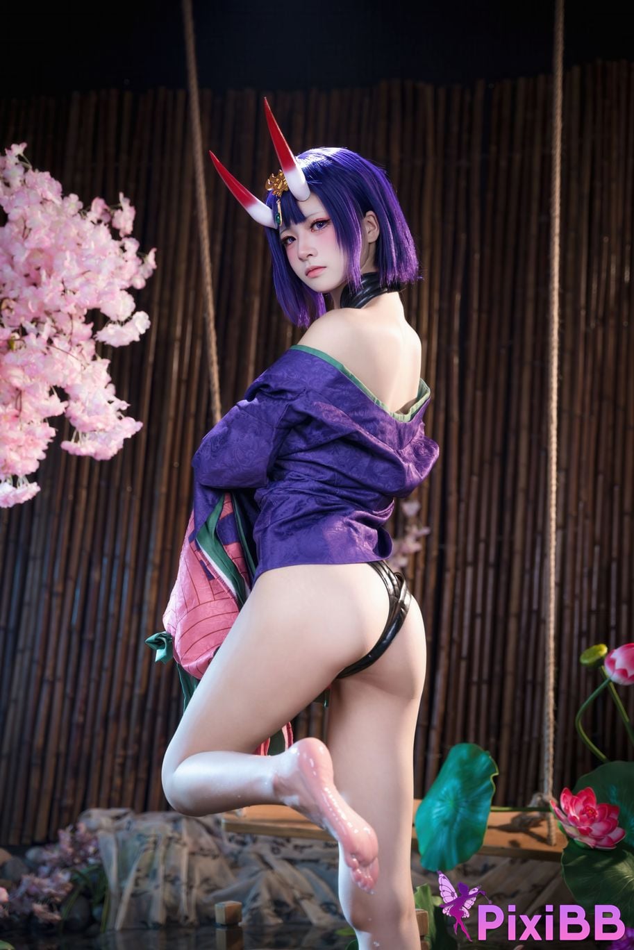 Cosplayer Jiuqi Meow FGO Drinking too much PixiBB.COM 024