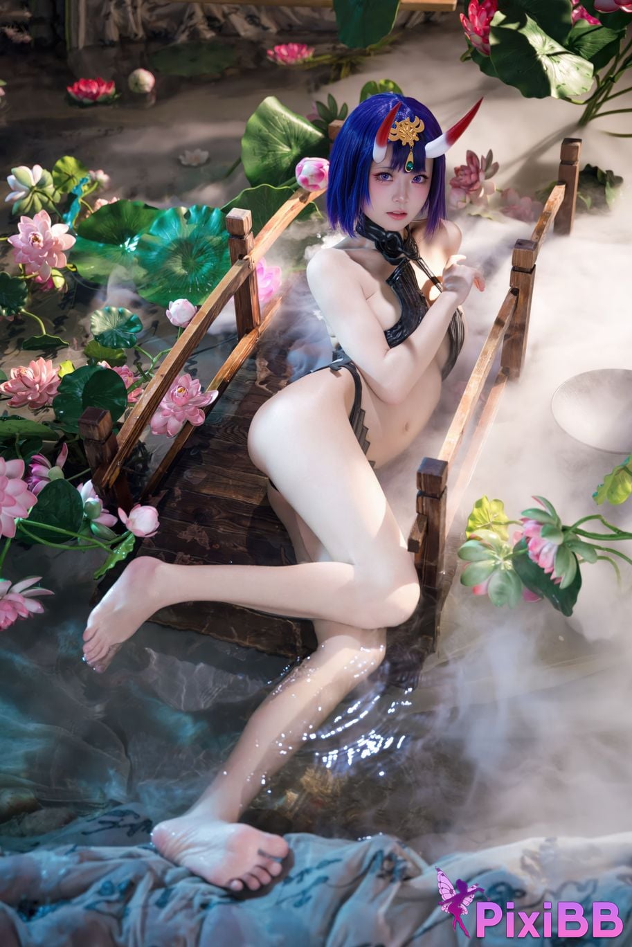 Cosplayer Jiuqi Meow FGO Drinking too much PixiBB.COM 027