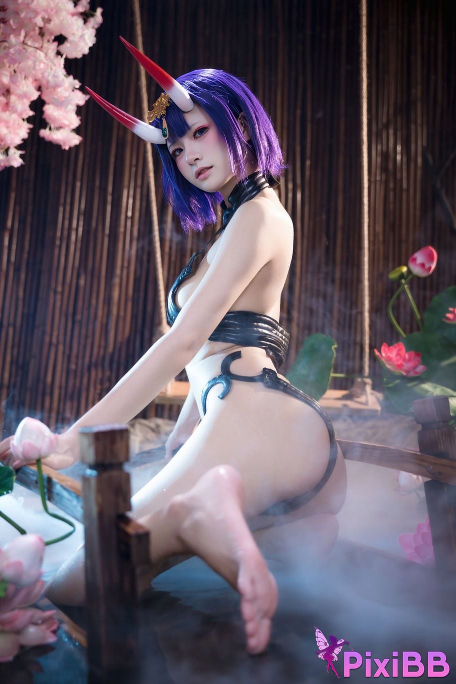 Cosplayer Jiuqi Meow FGO Drinking too much PixiBB.COM 041