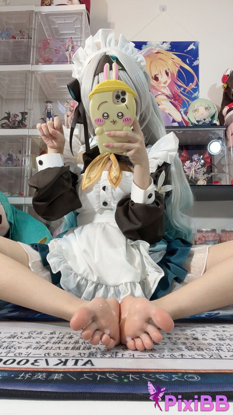 Cosplayer white oak Shirly H o n k a i I m p c t S r R l d Firefly Maid PixiBB.COM 012