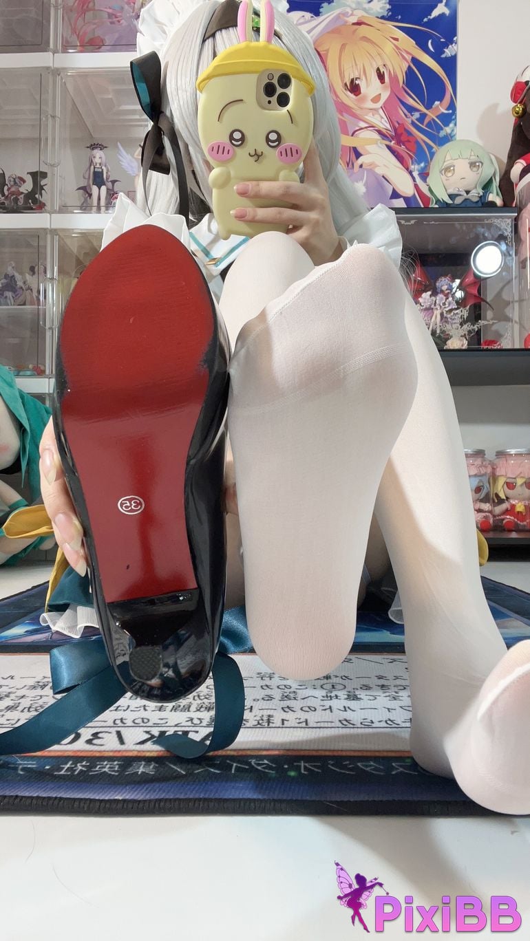Cosplayer white oak Shirly H o n k a i I m p c t S r R l d Firefly Maid PixiBB.COM 013