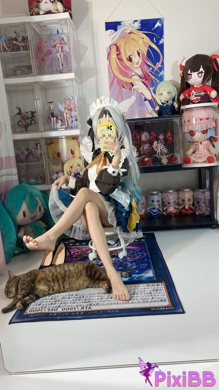 Cosplayer white oak Shirly H o n k a i I m p c t S r R l d Firefly Maid PixiBB.COM 018