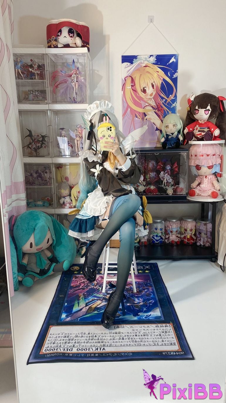 Cosplayer white oak Shirly H o n k a i I m p c t S r R l d Firefly Maid PixiBB.COM 019
