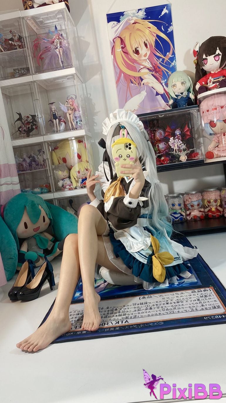 Cosplayer white oak Shirly H o n k a i I m p c t S r R l d Firefly Maid PixiBB.COM 023