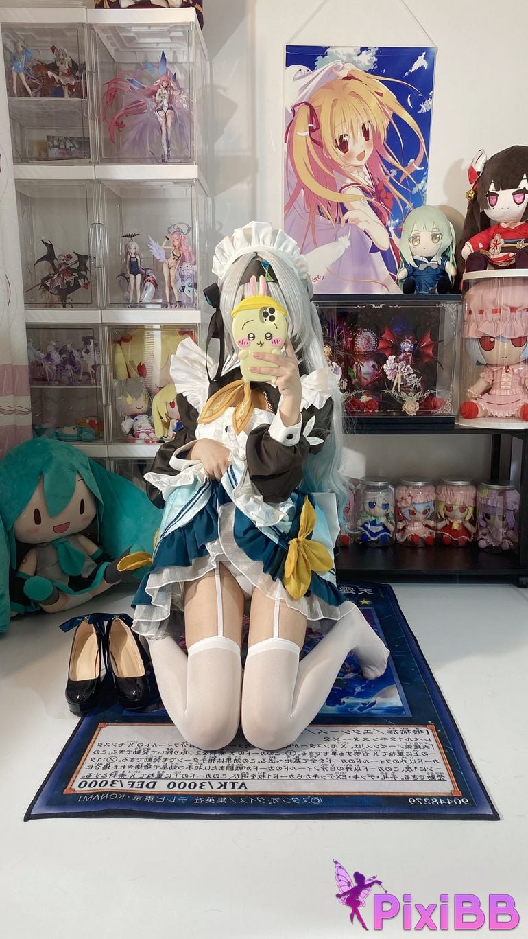 Cosplayer white oak Shirly H o n k a i I m p c t S r R l d Firefly Maid PixiBB.COM 024