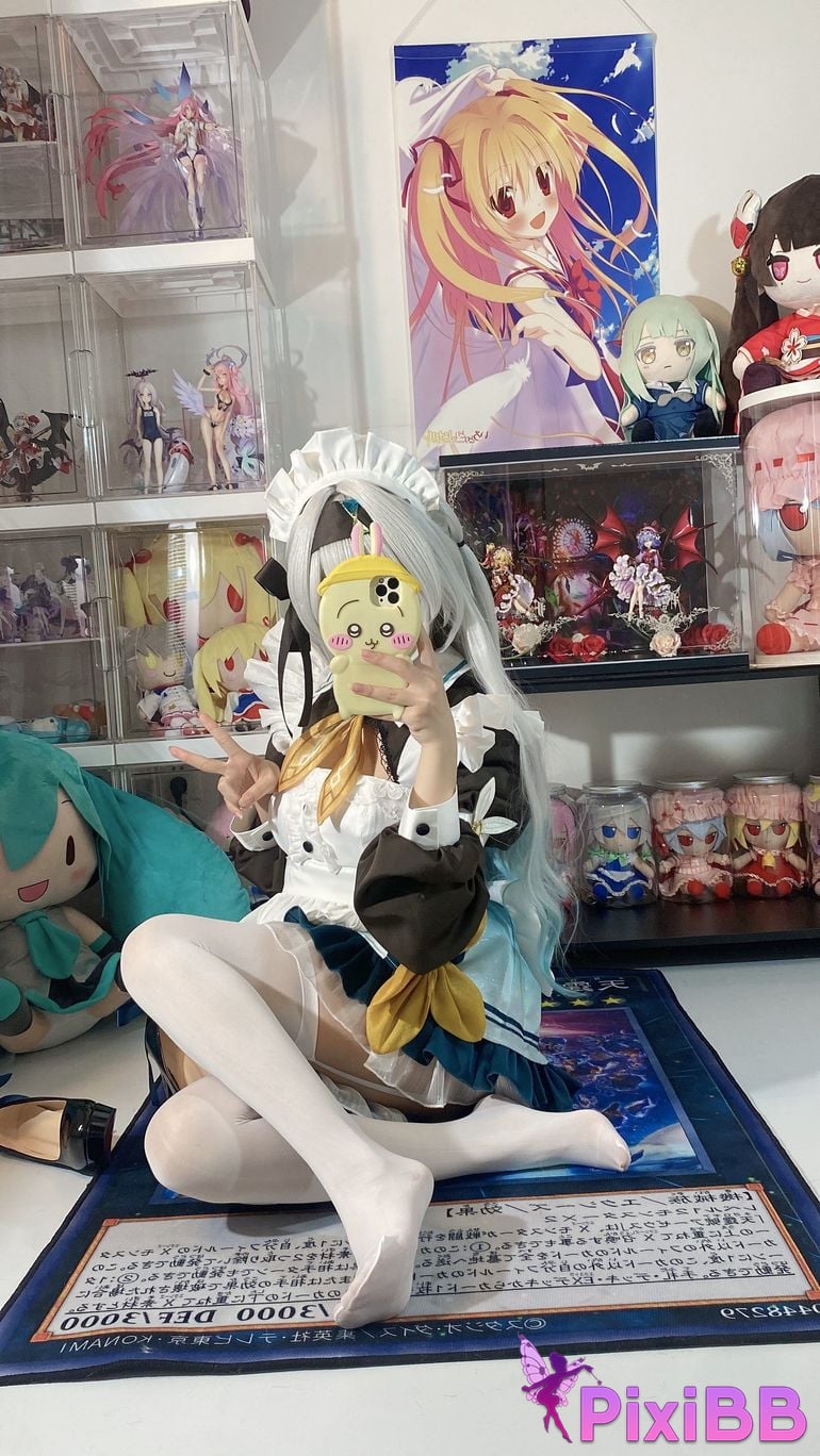 Cosplayer white oak Shirly H o n k a i I m p c t S r R l d Firefly Maid PixiBB.COM 031