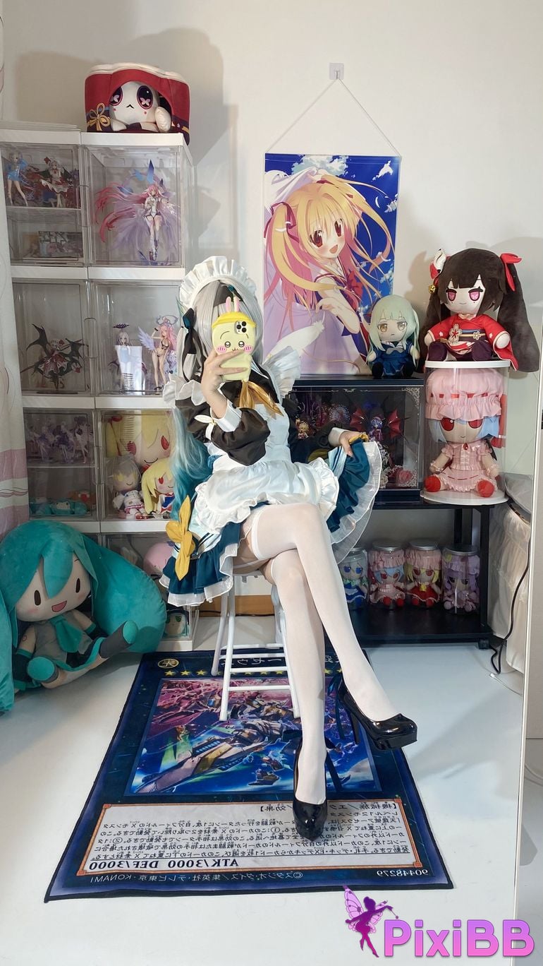 Cosplayer white oak Shirly H o n k a i I m p c t S r R l d Firefly Maid PixiBB.COM 033