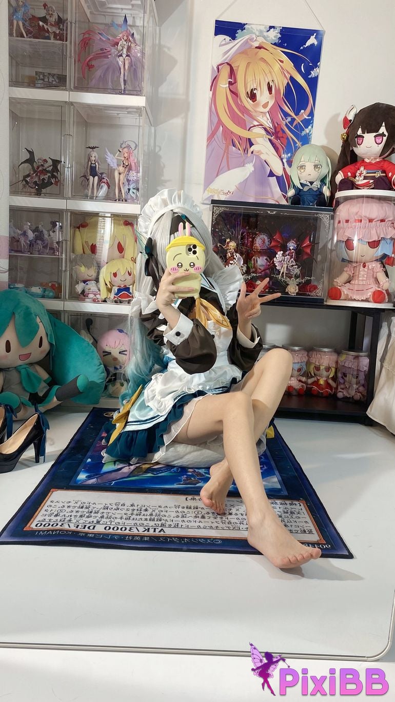 Cosplayer white oak Shirly H o n k a i I m p c t S r R l d Firefly Maid PixiBB.COM 037