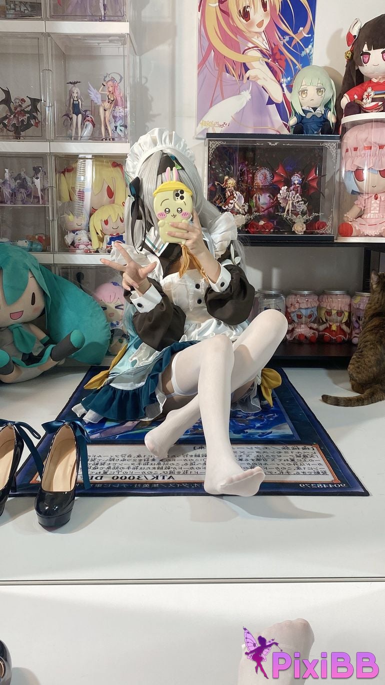 Cosplayer white oak Shirly H o n k a i I m p c t S r R l d Firefly Maid PixiBB.COM 045