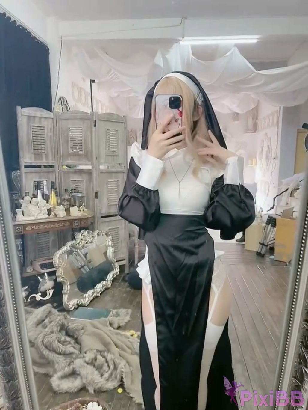 Cosplayer Momose Yiyi nun PixiBB.COM 008