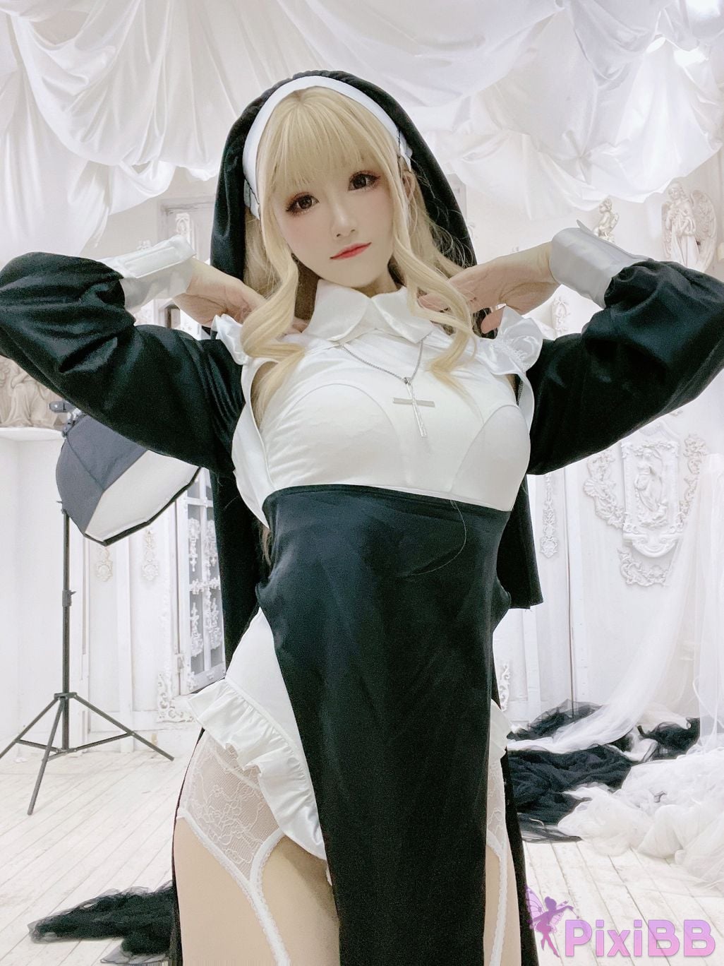 Cosplayer Momose Yiyi nun PixiBB.COM 010