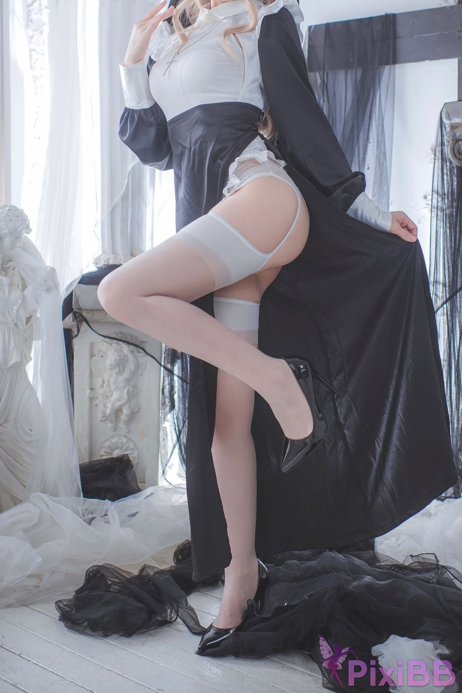 Cosplayer Momose Yiyi nun PixiBB.COM 014