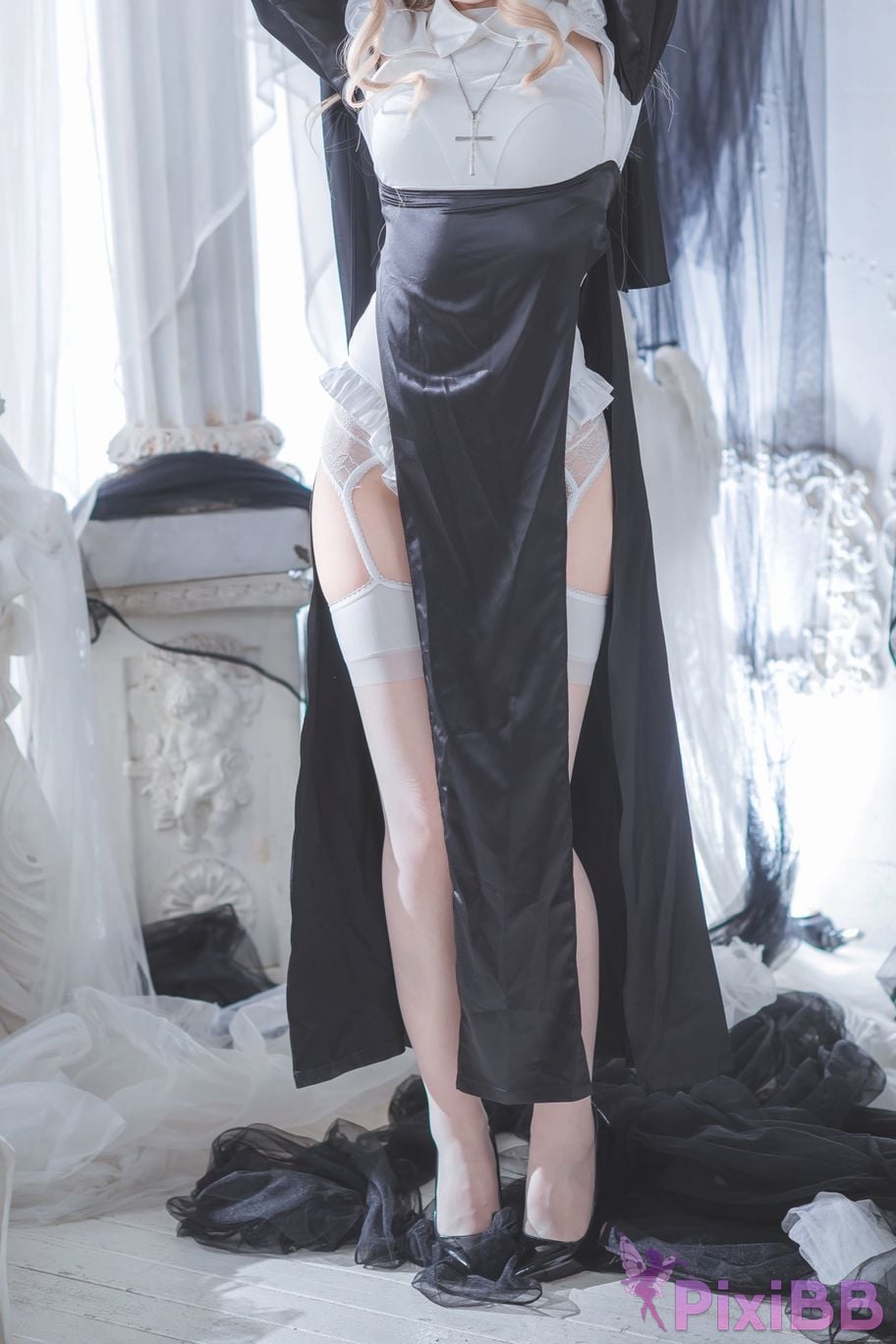 Cosplayer Momose Yiyi nun PixiBB.COM 021