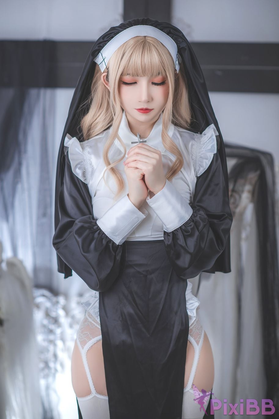 Cosplayer Momose Yiyi nun PixiBB.COM 028