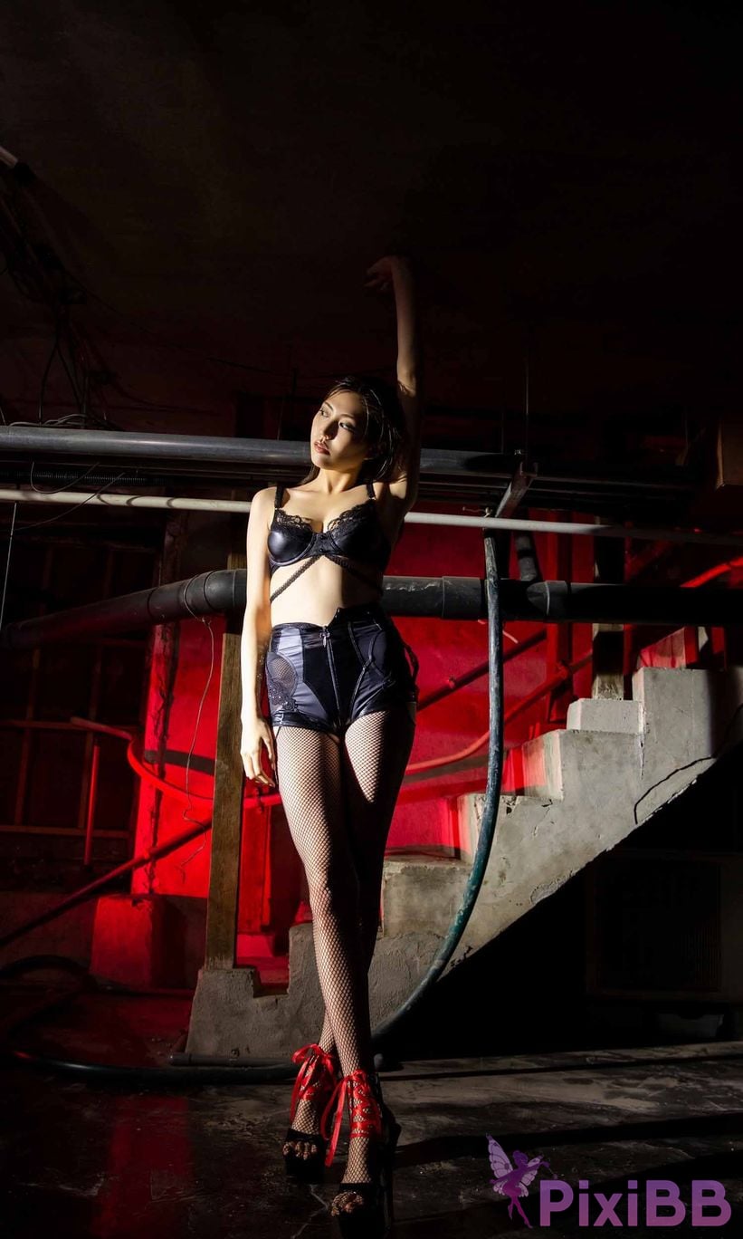 Japanese Idol Nami Iwasaki Digital only photo collection THE LAST MISSION weekly play PHOTO BOOK PixiBB.COM 003