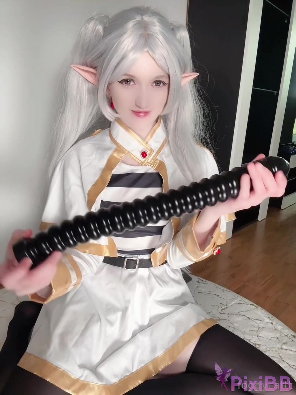 Foggy Cat Frieren PixiBB.COM 001