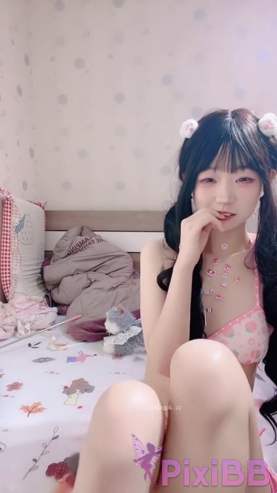 Lolita Kawaii cute Wearing school uniforms and performing passionately with best friends PixiBB.COM 017