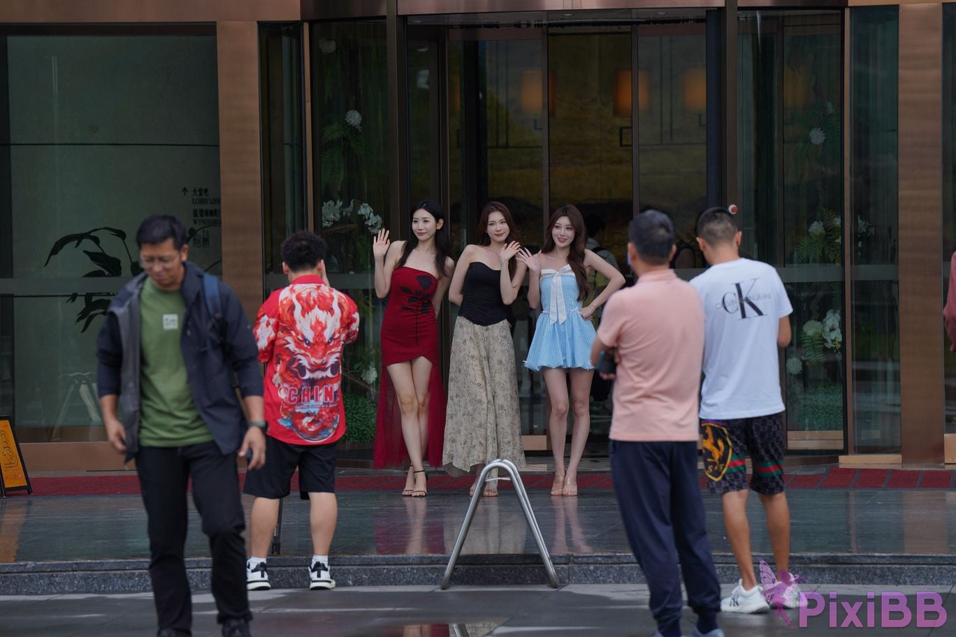 Featured Street Photography Works No.5371 Qiaoxiaoqianxi Looking forward to beautiful eyes PixiBB.COM 001