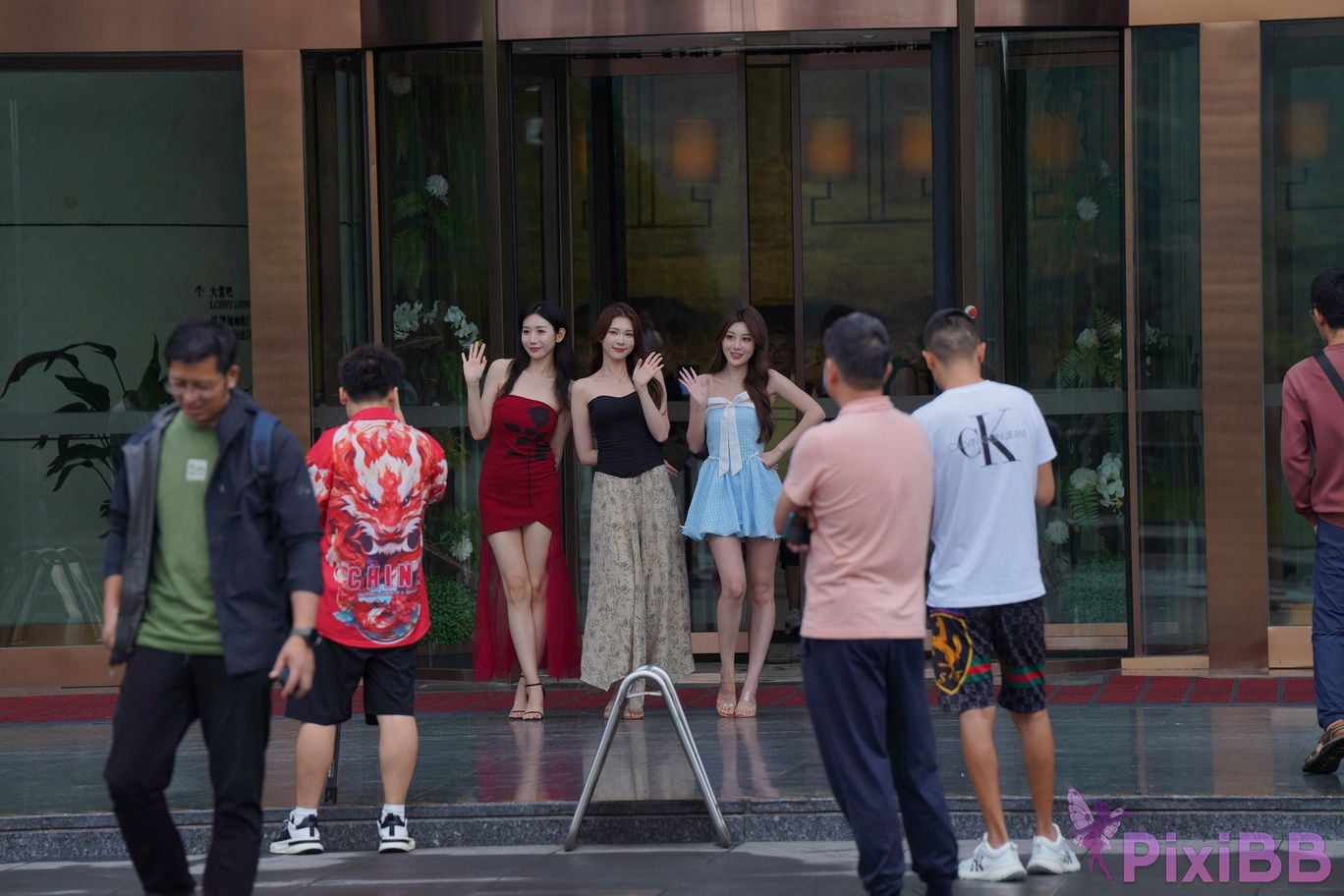 Featured Street Photography Works No.5371 Qiaoxiaoqianxi Looking forward to beautiful eyes PixiBB.COM 002