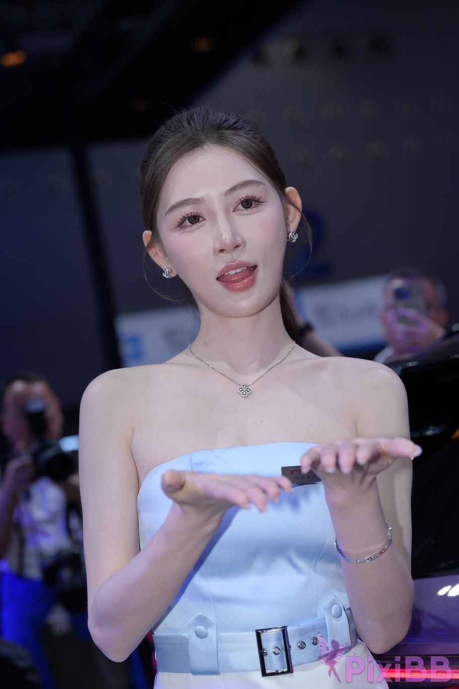 Featured Street Photography Works No.5372 Elegant white skirt PixiBB.COM 008