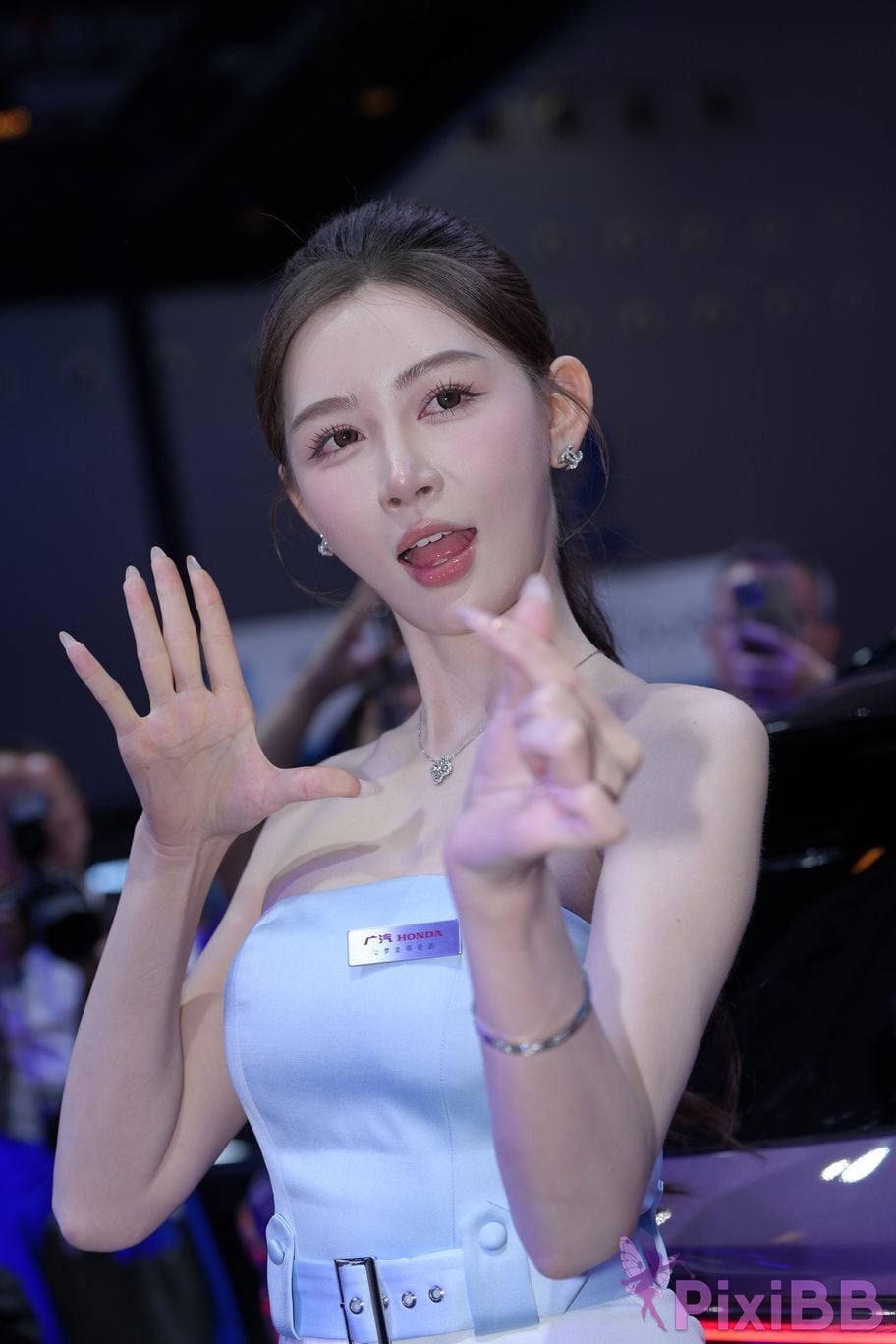 Featured Street Photography Works No.5372 Elegant white skirt PixiBB.COM 009