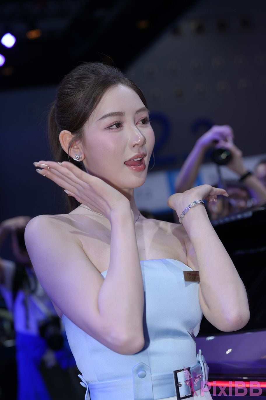 Featured Street Photography Works No.5372 Elegant white skirt PixiBB.COM 011