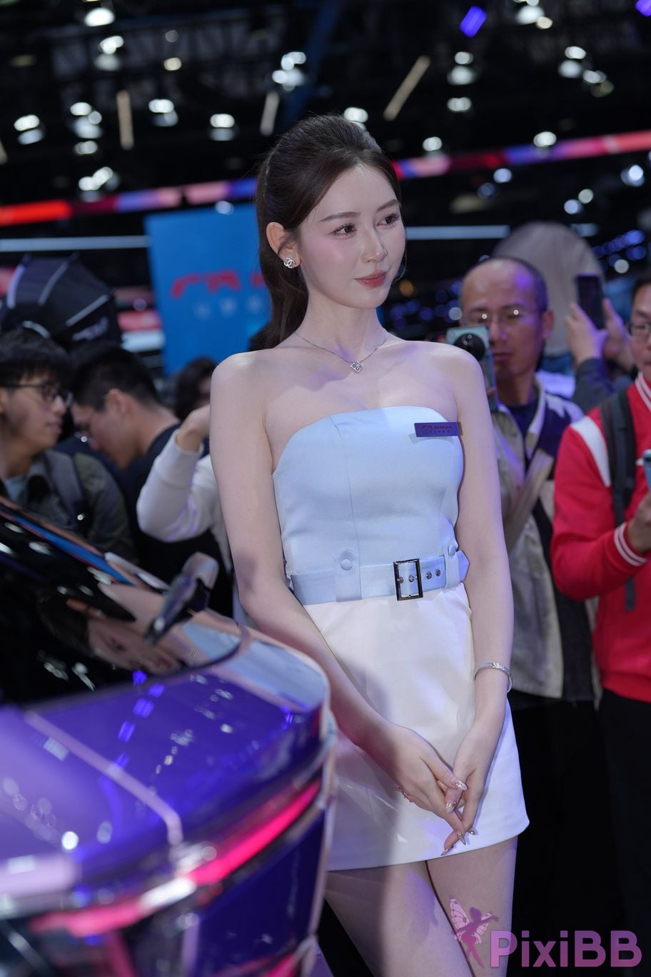 Featured Street Photography Works No.5372 Elegant white skirt PixiBB.COM 046