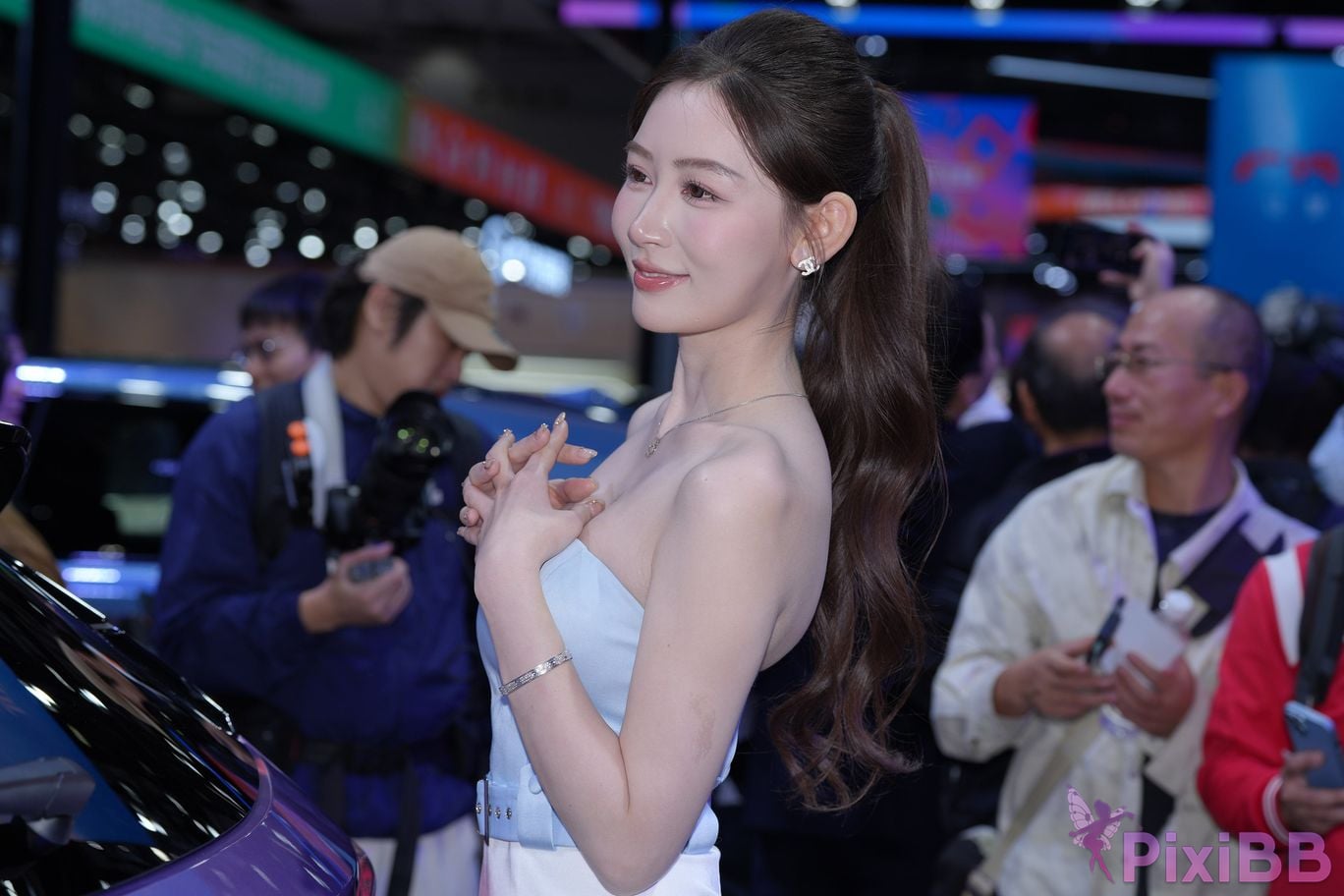 Featured Street Photography Works No.5372 Elegant white skirt PixiBB.COM 050