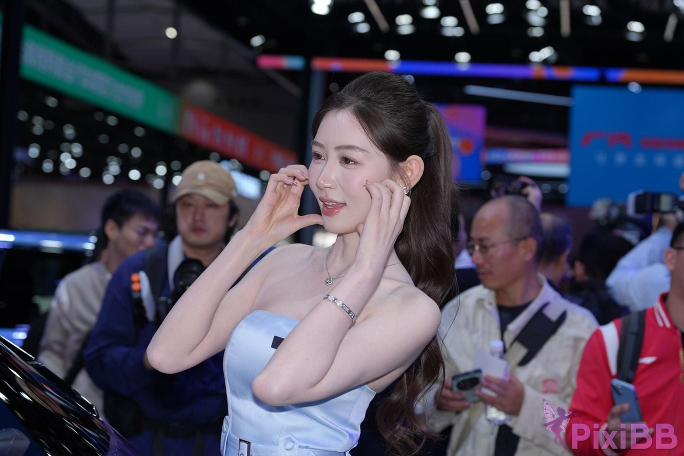 Featured Street Photography Works No.5372 Elegant white skirt PixiBB.COM 051