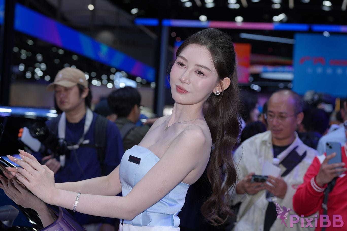 Featured Street Photography Works No.5372 Elegant white skirt PixiBB.COM 052