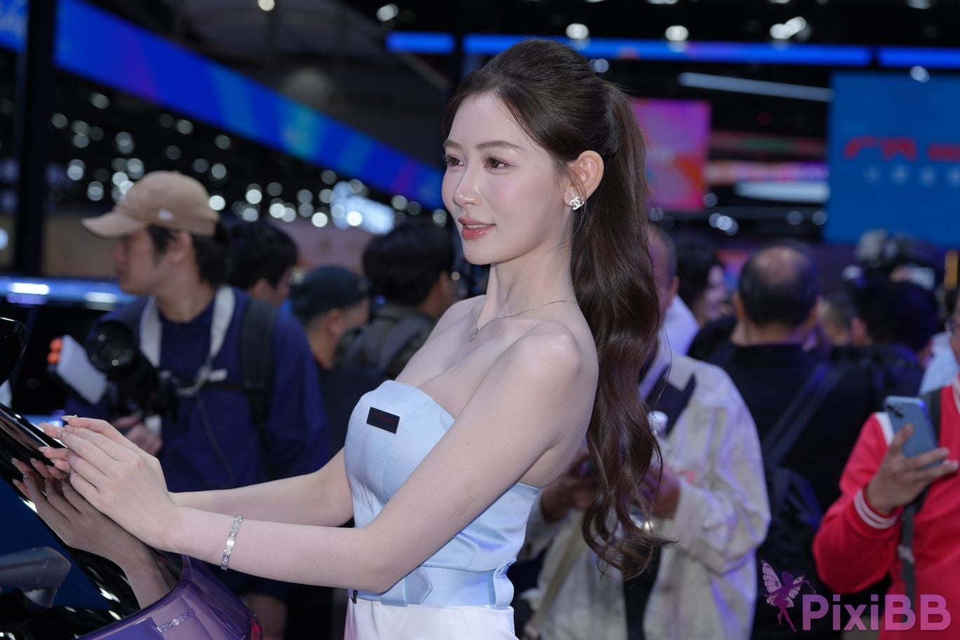 Featured Street Photography Works No.5372 Elegant white skirt PixiBB.COM 053