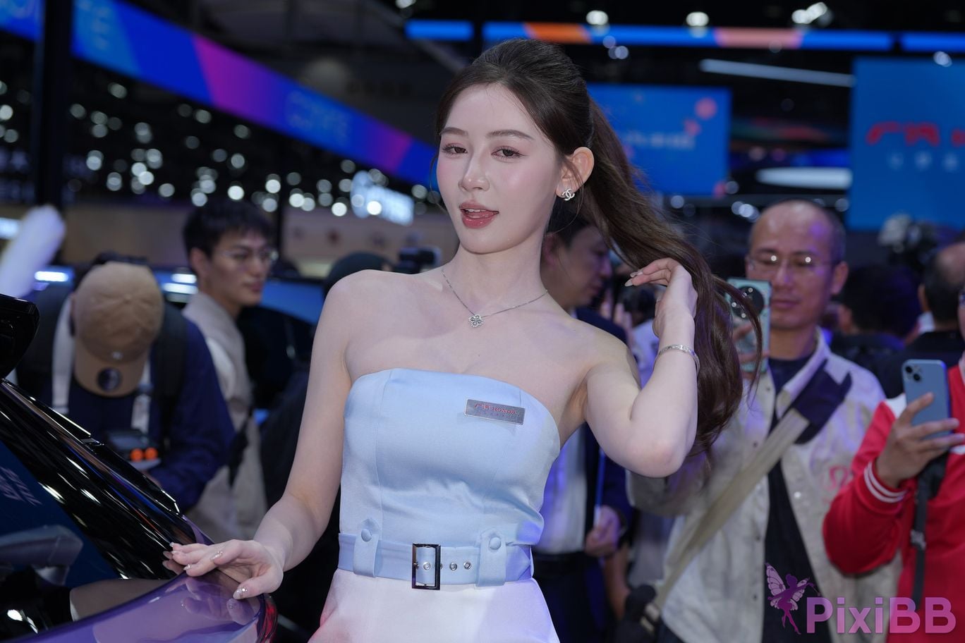 Featured Street Photography Works No.5372 Elegant white skirt PixiBB.COM 059