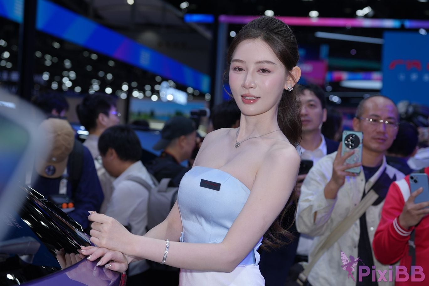 Featured Street Photography Works No.5372 Elegant white skirt PixiBB.COM 062