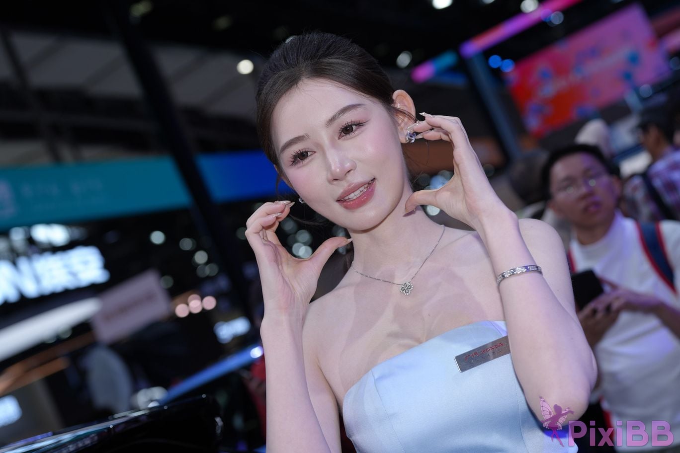 Featured Street Photography Works No.5372 Elegant white skirt PixiBB.COM 073