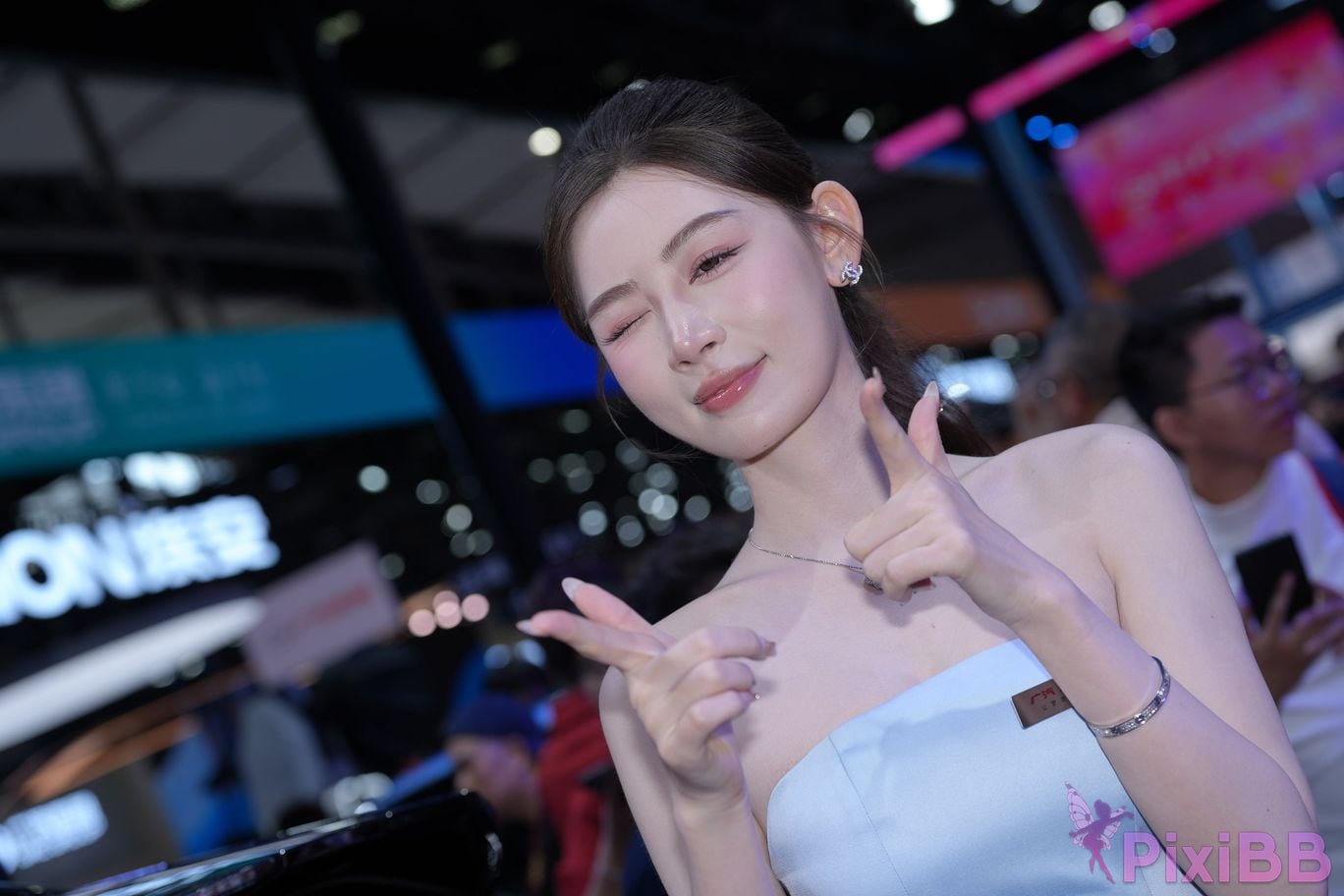 Featured Street Photography Works No.5372 Elegant white skirt PixiBB.COM 074