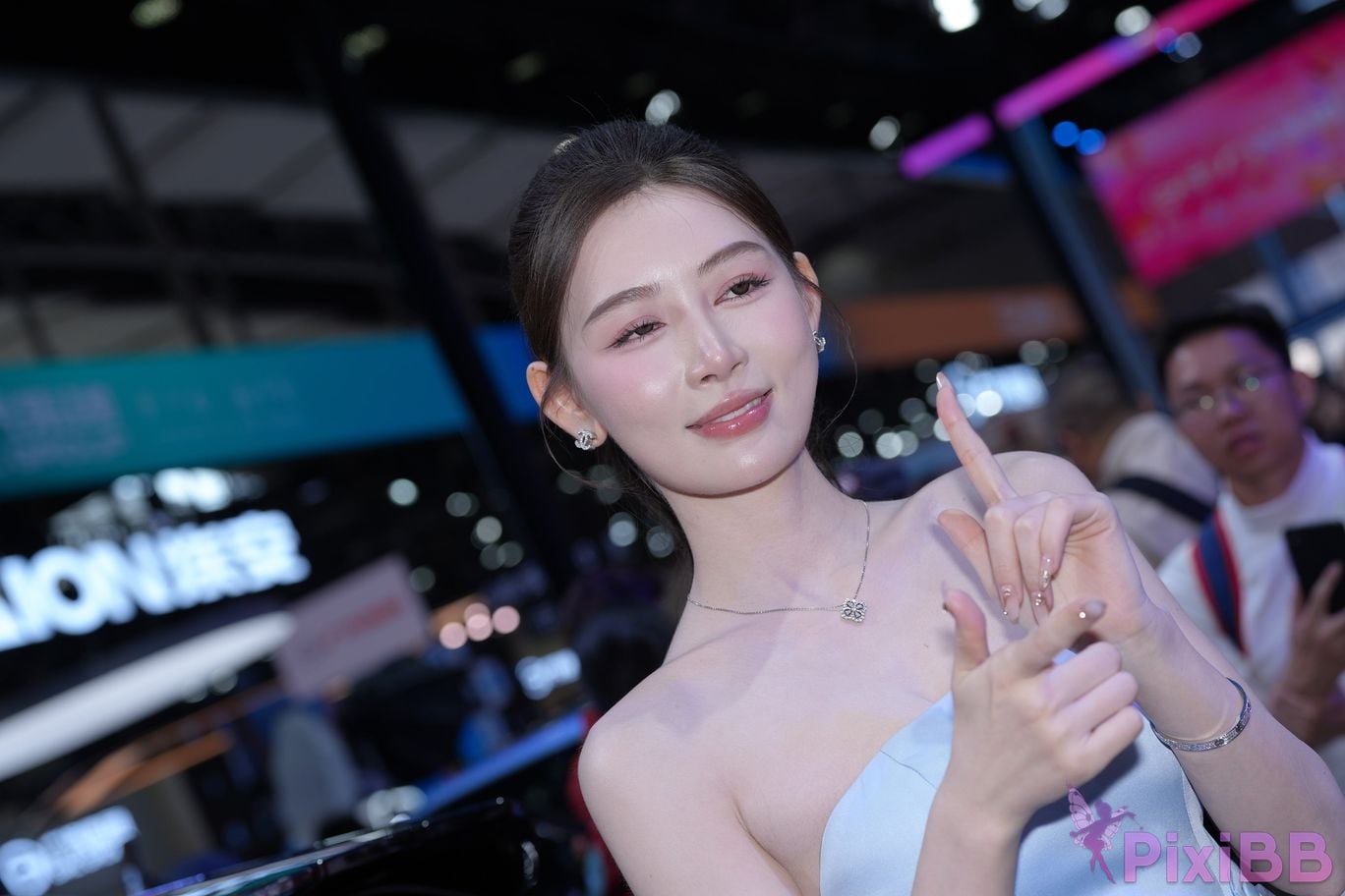 Featured Street Photography Works No.5372 Elegant white skirt PixiBB.COM 075